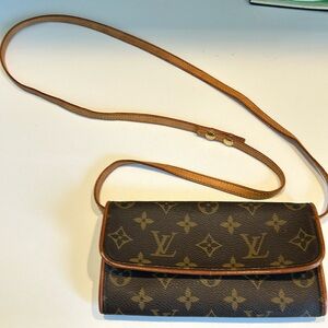 Louis Vuitton Monogram Crossbody/Shoulder bag/Clutch